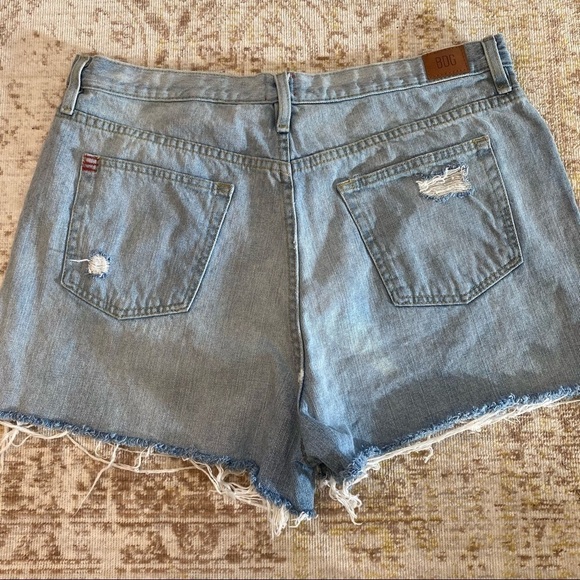 BDG Girlfriend High Rise Jean Shorts Urban Outfitters Blue Distressed Sz 34 - Picture 14 of 14